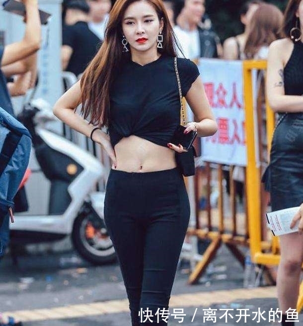  [气质]打底裤的设计，展现优雅迷人的身姿，让女人的气质充满美俏的魅力
