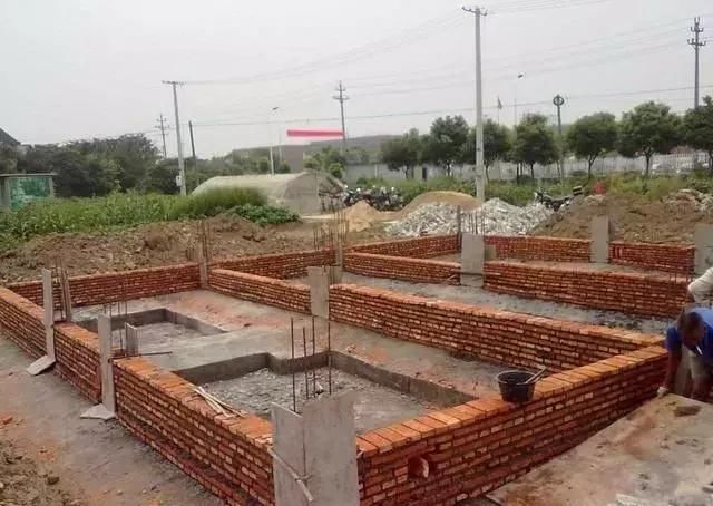 农村自建房“钢筋”越多就越牢固?装修工表叔说实话:错得离谱!