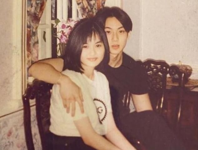 吴尊晒与妻子16岁照片,结婚证首次曝光,原来出