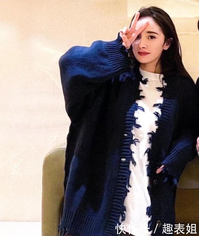  奶奶：“奶奶衫”有多时髦美丽？各路明星都在穿，早春穿它宅在家一样美