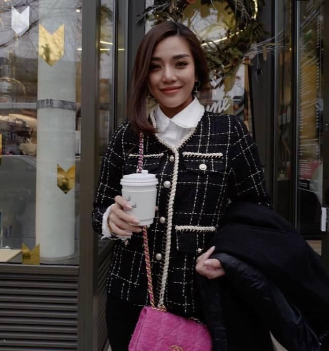  小香风外套：春天女外套：2020千万不要穿那件“ 网络红人运动外套 ”，时尚潮流到脱不出来！