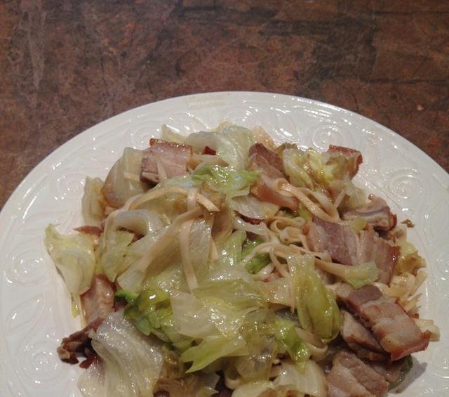 咸猪肉■腌制咸猪肉时,只放盐就错了!多放一点它,肉不长霉,放一年不坏