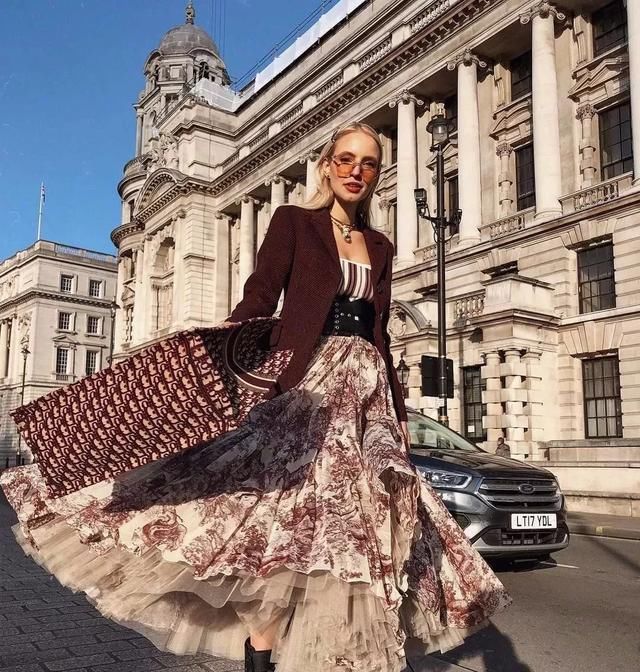  「漂亮」早春流行穿这些连衣裙,一款比一款洋气高档,搭配外套更漂亮