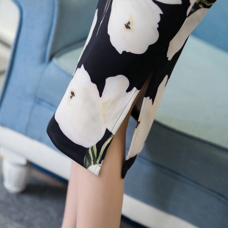 学下图精致女人穿一步包臀裙，优雅有女人味，前凸后翘美死人