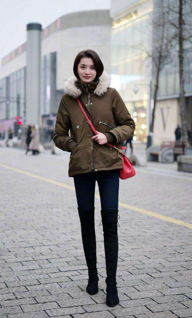 时尚穿搭：紧身裤洋气更美腻，勾勒出你婀娜多姿的曲线！