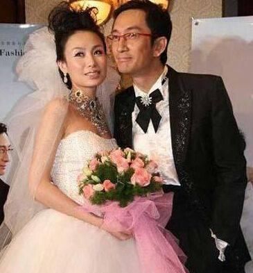  父女■她谈父女恋7年败5亿，离婚千万卖女拖垮前夫，35似嫩妹超潇洒