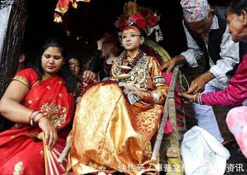 尼泊尔“活女神”废除后该如何生活满是心酸,游客看了偷偷抹泪！