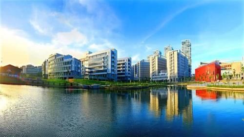  厦门■我国“很特别”的城市，行政级别高于省会，有“海上花园”的美誉