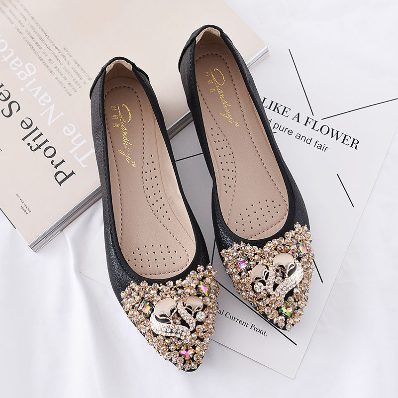 不得了,今年入秋流行穿“瓢鞋”,精致百搭,让你的玉足更迷人