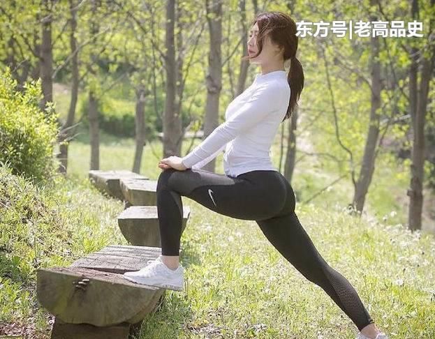 「 底裤」穿出女神范，增添个性时尚感！，优雅温和的打底裤美女