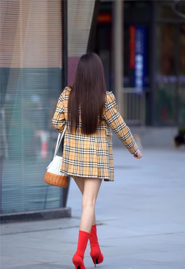  『位美女选择一』春季穿着短靴，让搭配更显层次感，要穿出自己的味道