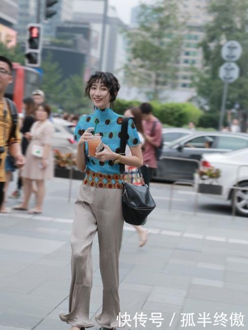 [ 开叉]随风浮动的身影，真是婀娜多姿！，街拍：图六穿紧身高开叉裙