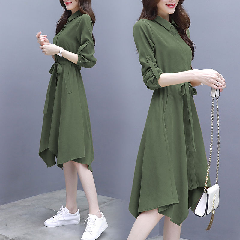 一旦过40，尽量少穿牛仔裤!瞧下图女人穿，洋气美嫩不输小姑娘