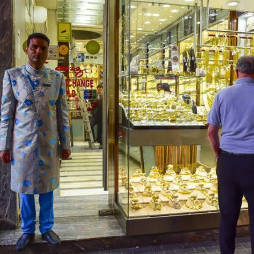 逛世界最牛的黄金市场，买黄金像买菜，最大一颗金戒有64公斤!