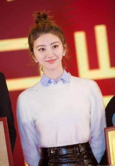 看了景甜的腿, 这半截丝袜是什么鬼, 网友: 张继科怎么受得了你