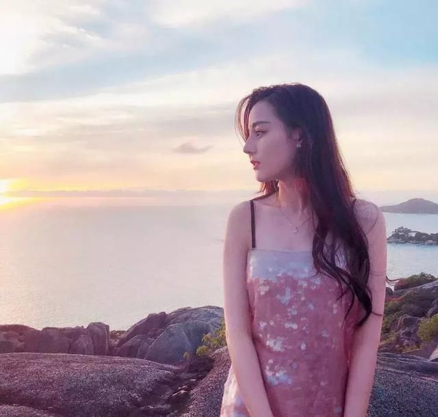 热巴最新性感照，说她胖了的人简直不能理解！