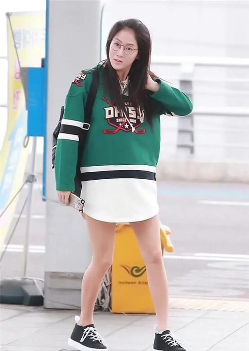  「春天」女生春天穿卫衣，一定要避开的“3种”款式，寒酸没档次很难看