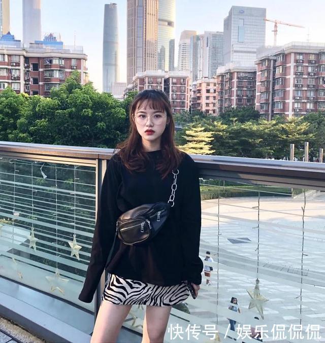 【女生】“豹纹裙”彻底过时了,今年流行的是“斑马裙”,微胖女生也能穿