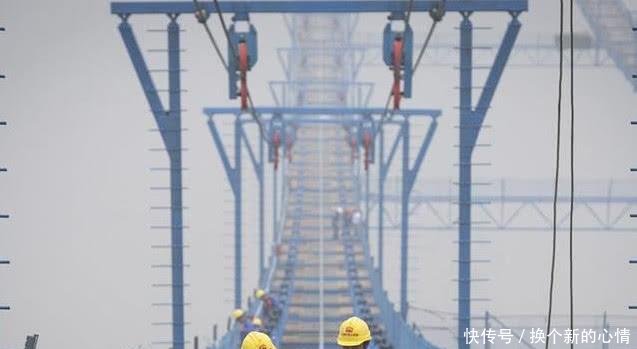  「中国」中国出现4000米长的“超级列车”，外媒纷纷称赞中国之