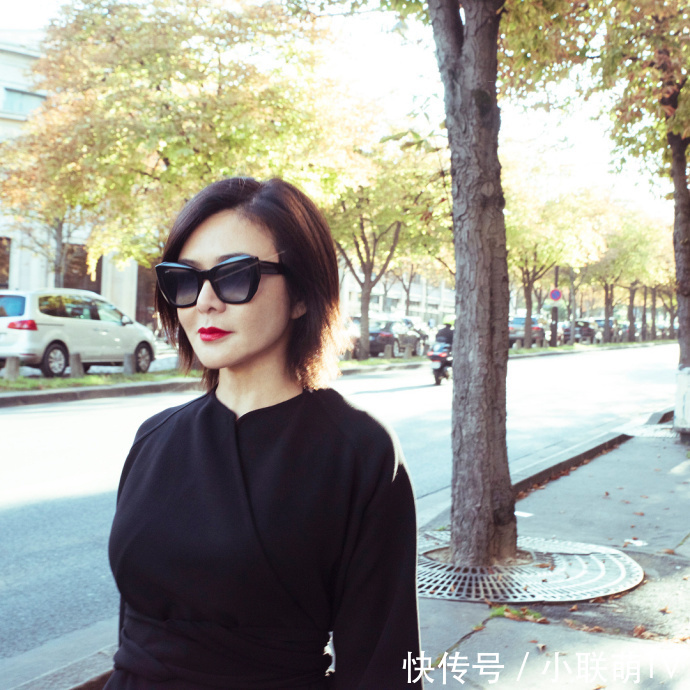 有「香江第一美人」之称！ 55岁大美人关之琳青春不老时尚穿搭