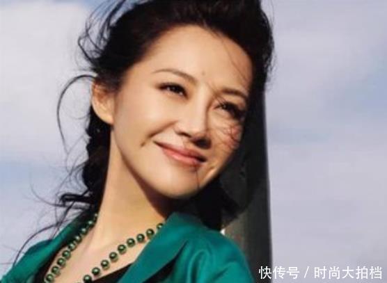 许晴这下消停了！一身“格格巫”黑裙遭吐槽，网友：老妖，哪里跑