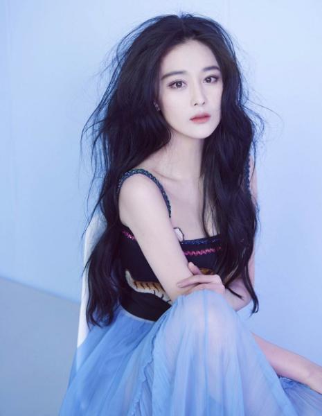 张馨予真的豁出去了！这吊带装都快遮不住了，网友：必须收藏了！