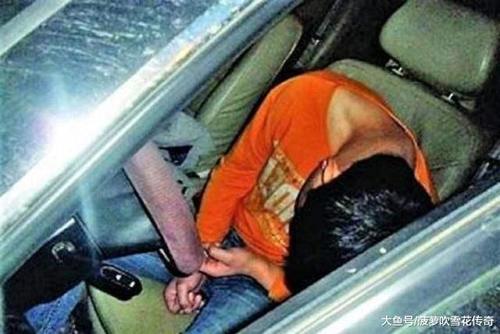 自驾游时就算花钱住酒店,也不要窝在车里睡,老司机:我不想丢命