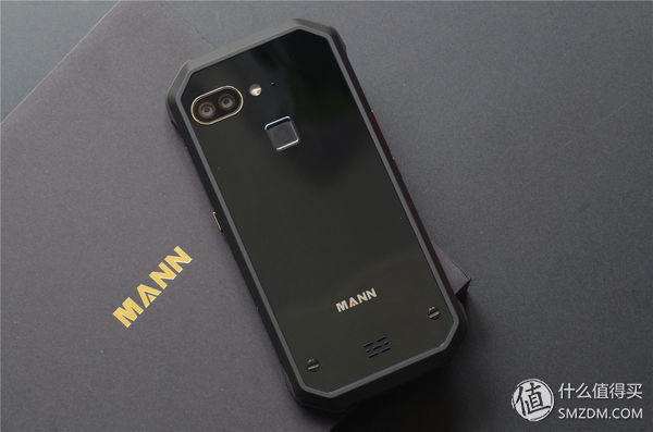 萝卜谈数码 篇二:大妈首发:摧毁一部手机有多难?三防手机MANN 8S不完全暴力测试