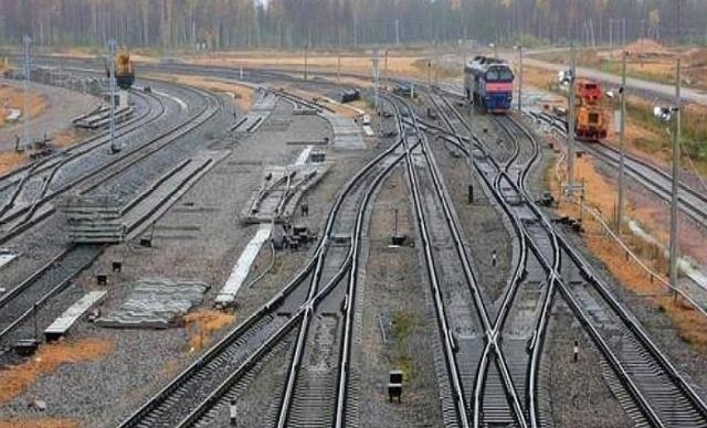 火车的厕所明明直通轨道，为何轨道不发臭呢？一位列车长道出内幕