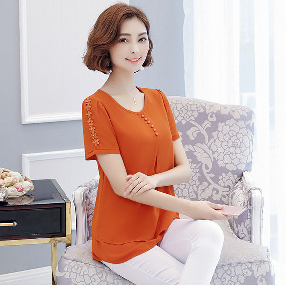 还穿风衣配打底裤，太土了!现在流行这样穿小衫，6070穿巨美