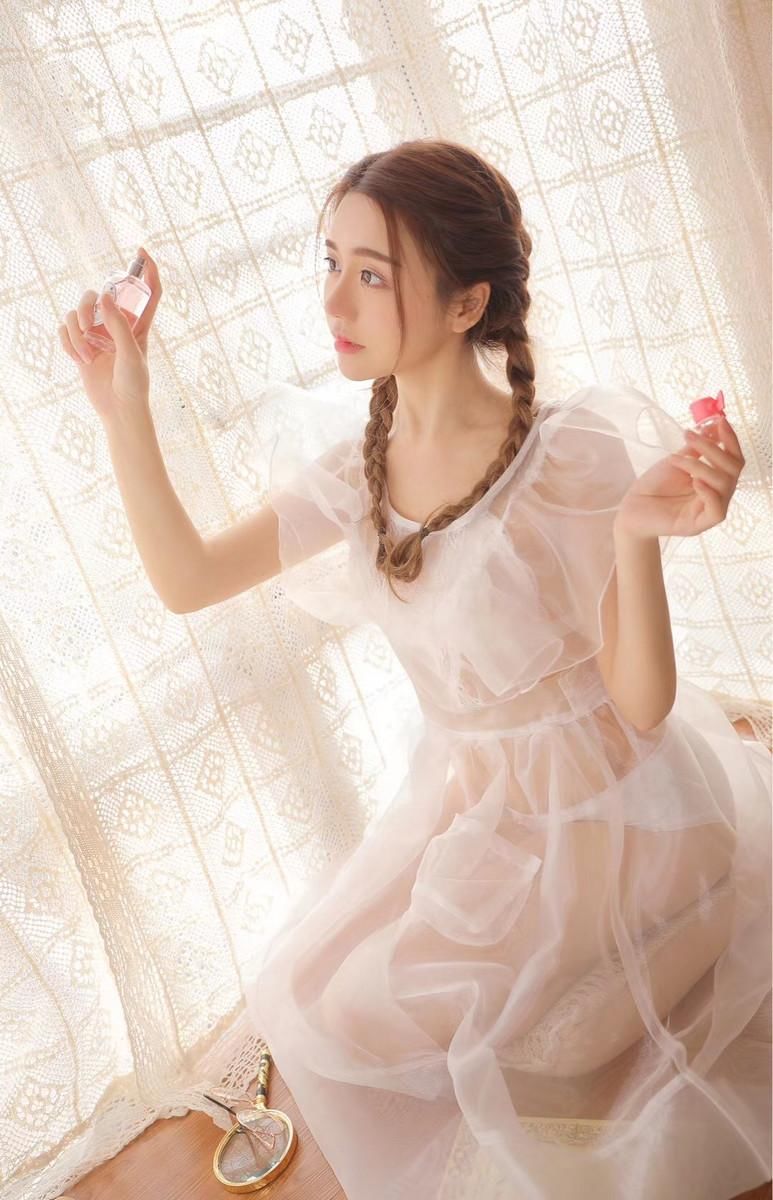 极品美女性感透视裙诱人写真图片