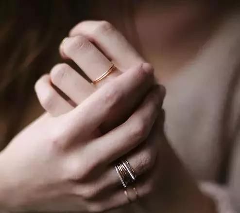  「性格」看戒指戴在哪只手就知道你是什么性格的人！准！赶紧来测测