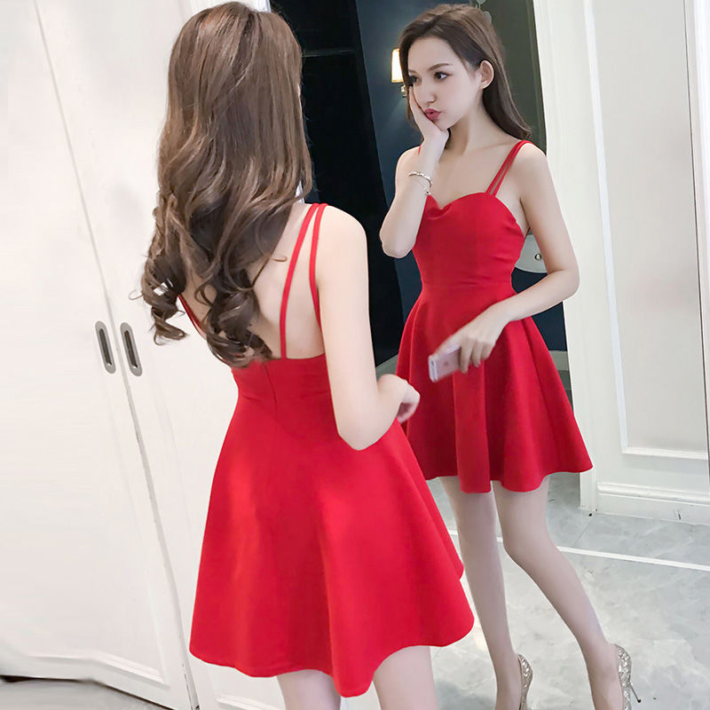 女人穿裙子要跷二郎腿才好看,里面大有讲究,看完你就明白