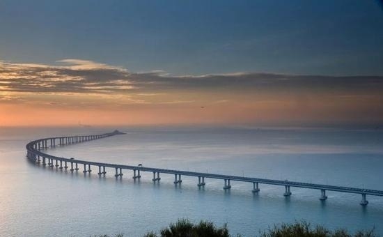 港珠澳大桥正式开通，总工程师原来是这所大学毕业的