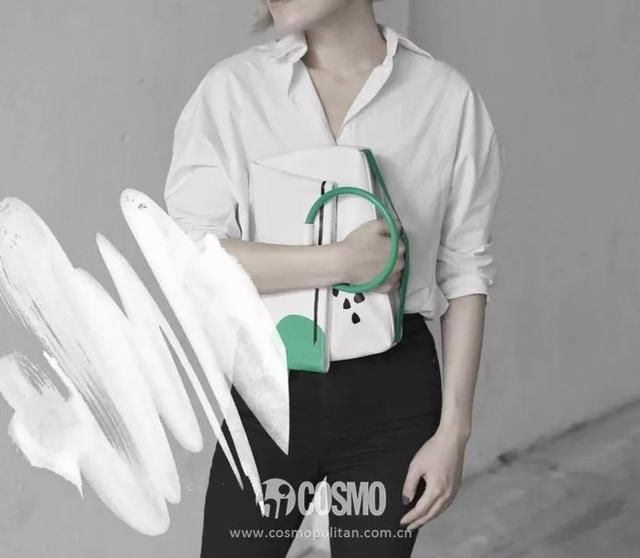 男朋友买了两个500块的包包送我，超开心!