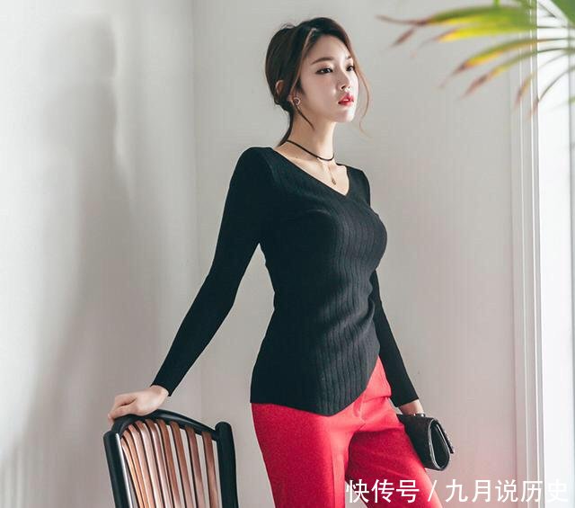  动人：黑色针织打底衫温婉动人，彰显女性独特魅力！