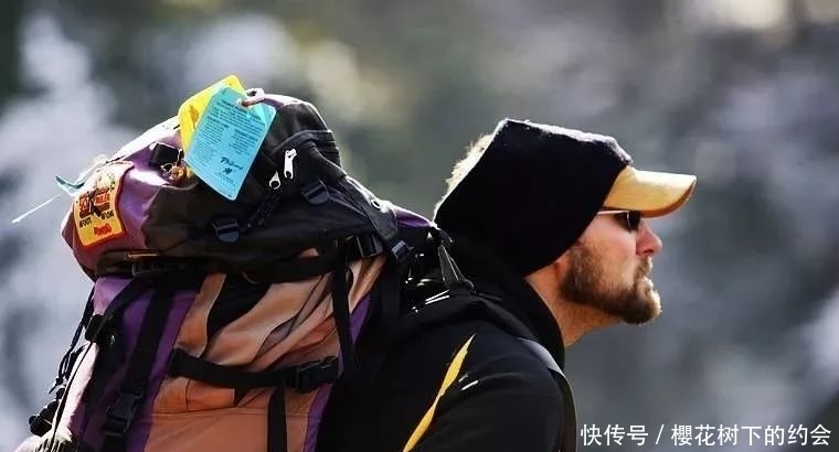 同样是出游,为何中国人热衷拉行李箱,欧美人却喜欢背大包?