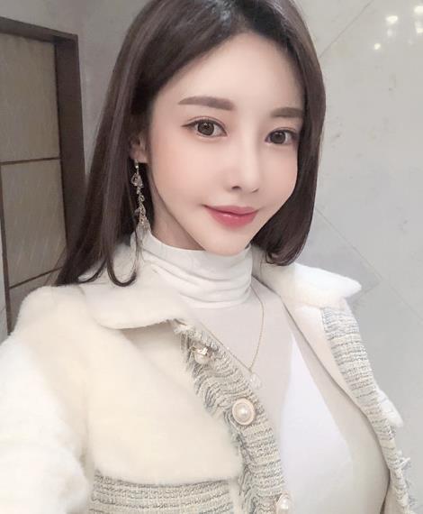 【乖巧】孙允珠,冬雪凌寒乖巧毛绒灰格子衣裙