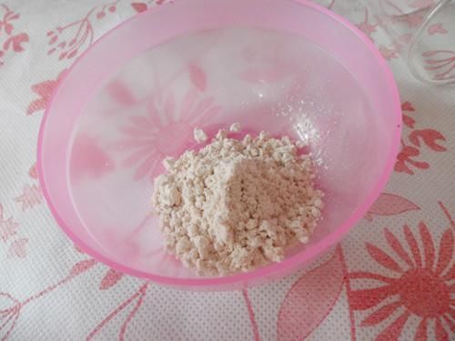 简单易学的祛斑秘方:白醋混它,女人睡前洗脸,一月脸蛋干干净净