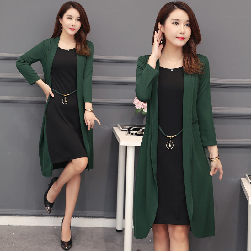 女人上了年纪，也别穿妈妈装!推荐下图8款素雅秋裙，哪像60后