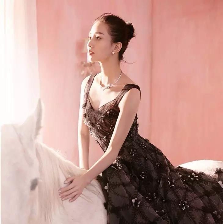 这个细节不注意，穿衣丑又土气!杨幂再美也因它输给刘诗诗!