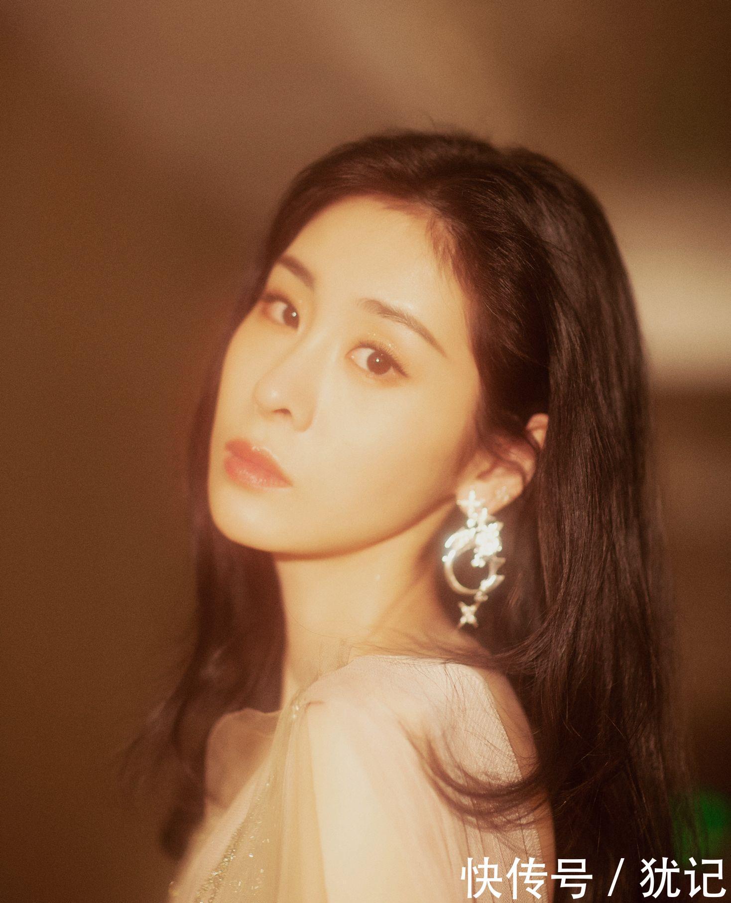  「女王」今解析的时尚跨界女王一点美，确定过眼神，是张碧晨