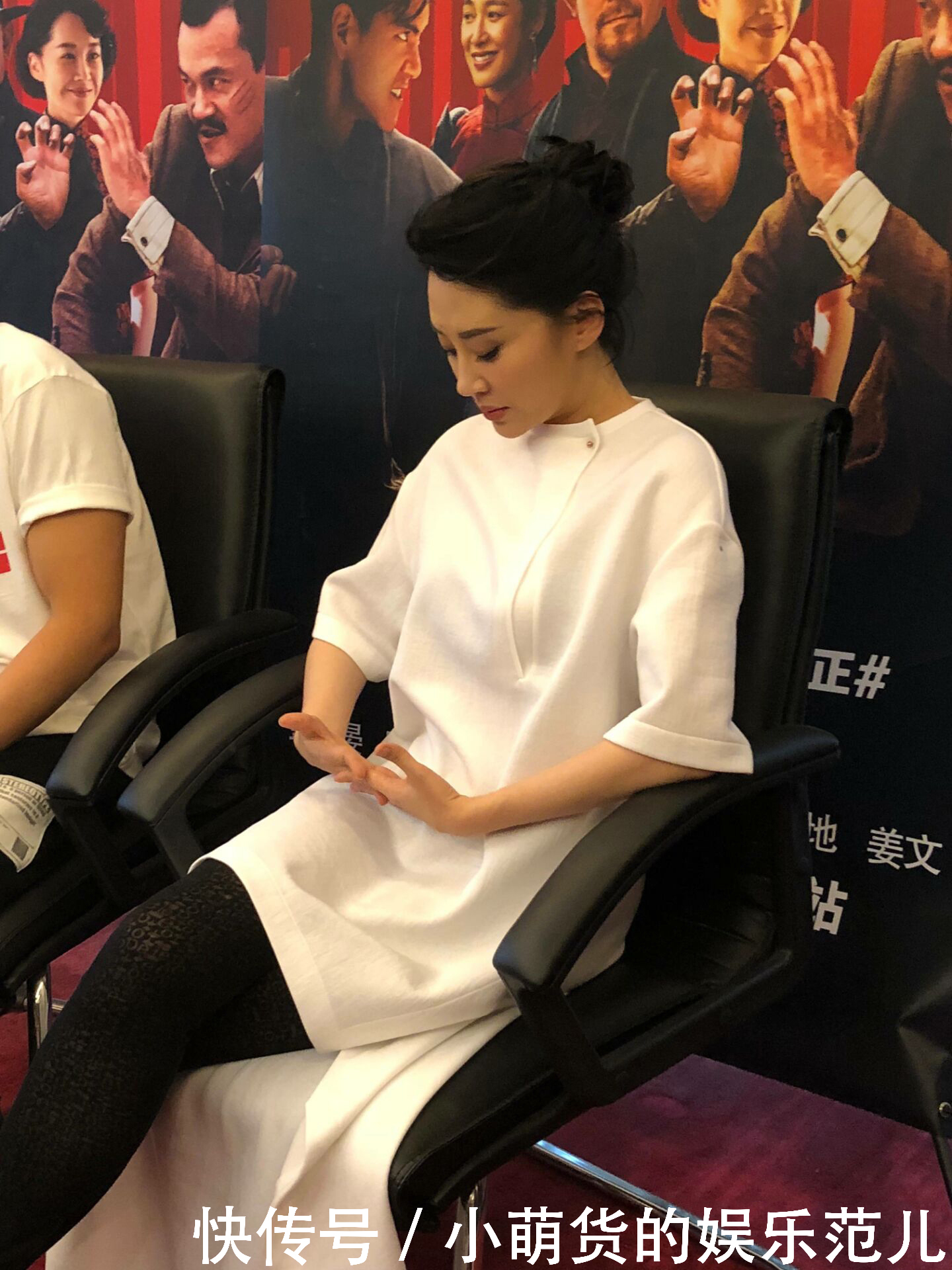 许晴为撑起上衣踩15厘米高跟鞋，却还是被紧身裤出卖了真实腿型！