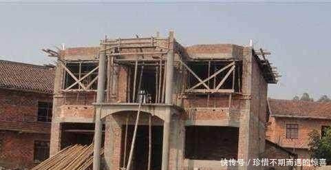 回农村盖房还是进城买房，听听专家的分析，你就明白了