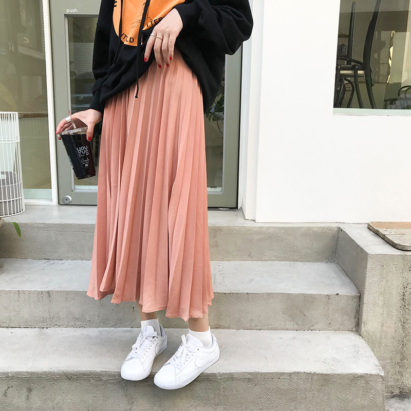 妈妈穿上第4条裙子，简直不敢相信我的眼睛，年轻翻了