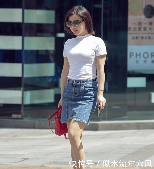 【气质】街拍气质美女穿一身白色服装,展现窈窕身姿,优雅成熟的女人味