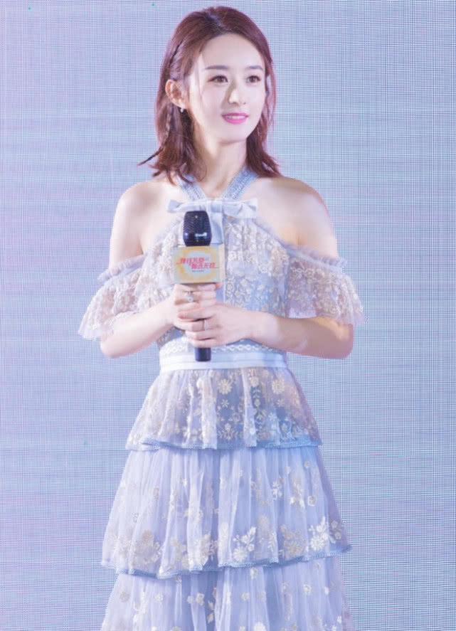 赵丽颖太漂亮了，身穿薄纱连衣裙美如仙子，穿搭时尚有气质！