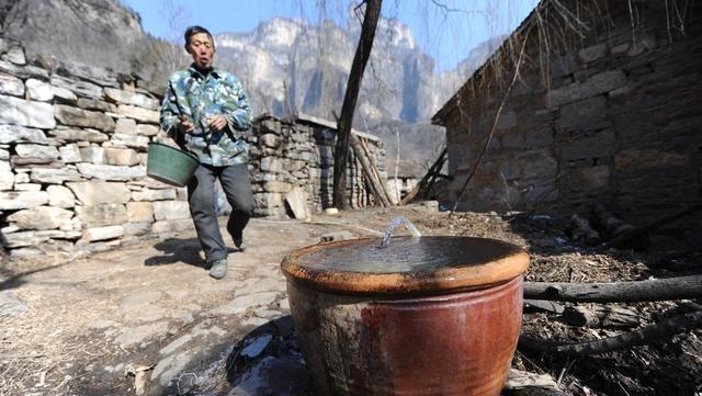 6旬老人隐居深山21年, 一辈子未结婚