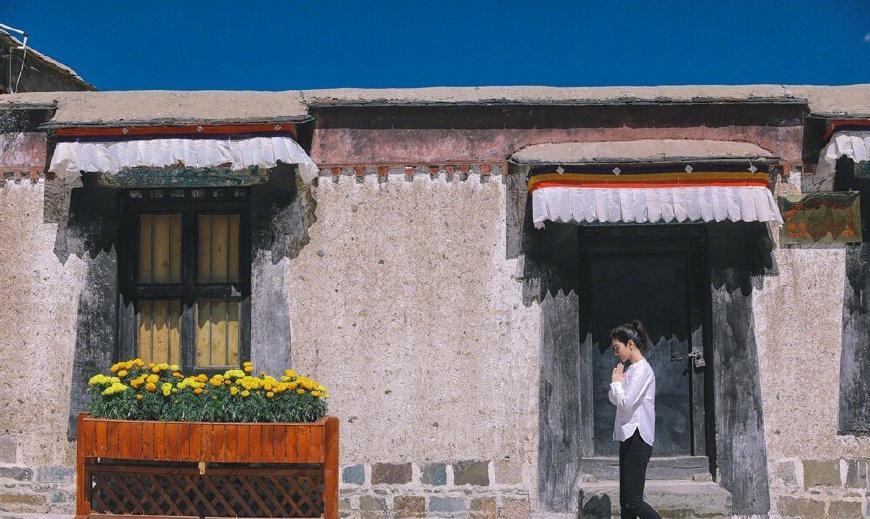 40岁黄奕厉害了！仅剪了个空气刘海显小20岁，网友：我又恋爱