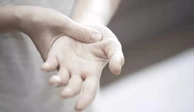 养生｜男子吃饭时倒地身亡，只因看了一条朋友圈！医生痛心